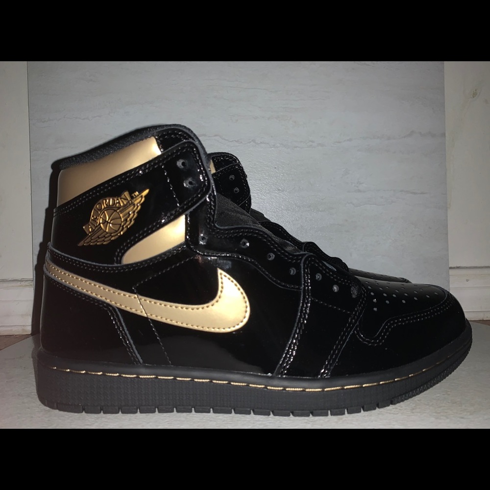 ❌❌❌SOLD❌❌❌Jordan 1 High Og Black Metallic Size 9